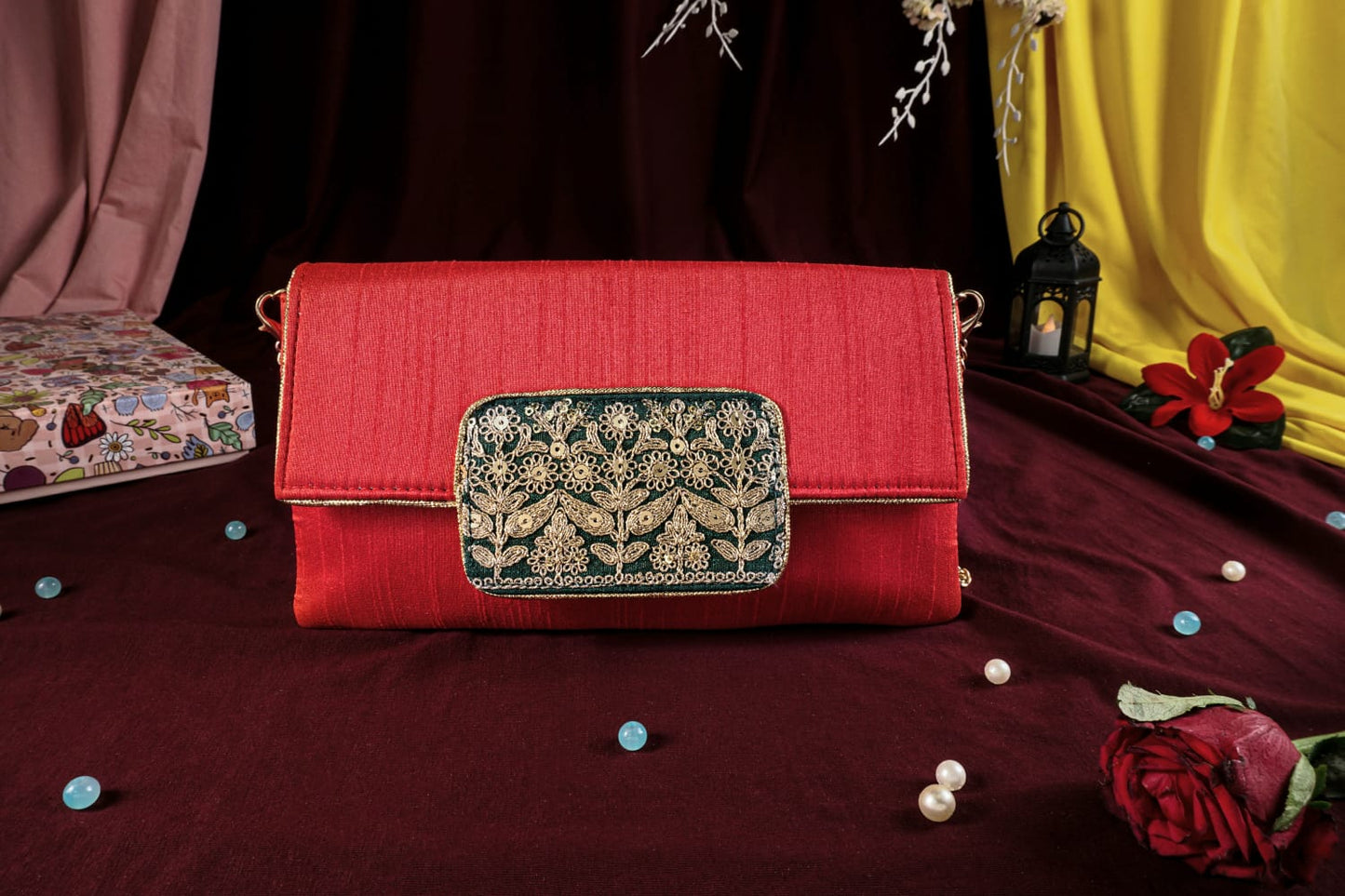 Red cut border clutch