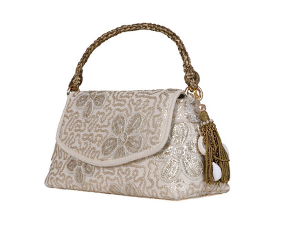 Infuse your festive look with a touch of Indian opulence through our diverse range of clutches. You can carry this beautiful&nbsp; clutch with every outfit!

Size&nbsp;

Length : 9.5 inches

Height : 5 inches

Width : 3.5 inches

Features : Magnetic Lock / tassels

Material : Sequined organza