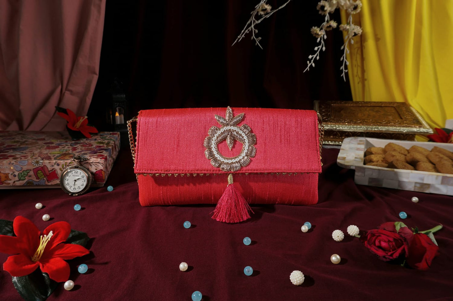 Pink round motif Clutch