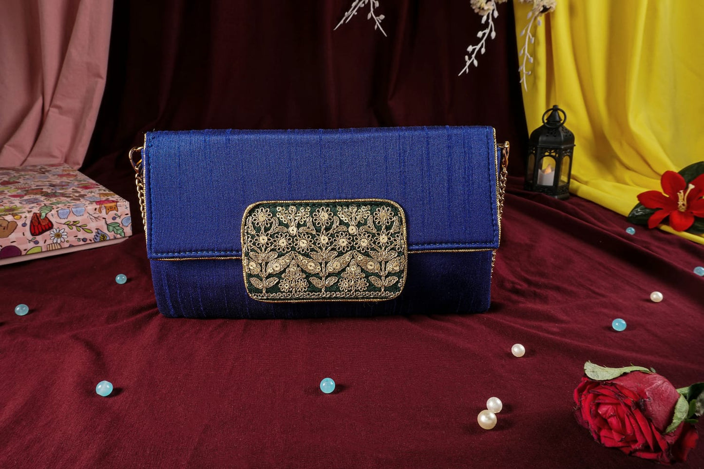 Blue cut border Clutch