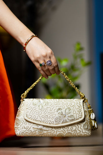 Elegant Tassel clutch - Gold floral