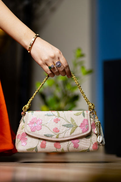 Elegant Tassel clutch - Sequined pink